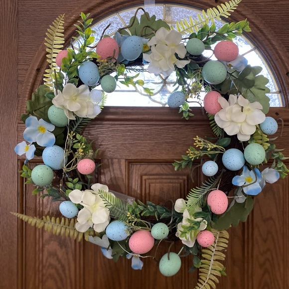 Lit Easter Wreath - Picture 2 of 3